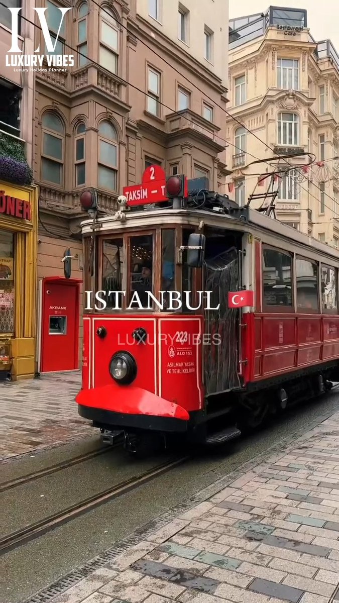 jaksonmuniz's tweet photo. Istanbul, where East meets West and every moment feels like a story. From the Bosphorus to timeless streets, grand mosques, and unforgettable sunsets, it stays with you long after you leave. Who wants to explore Istanbul? https://t.co/tKiowYym4v