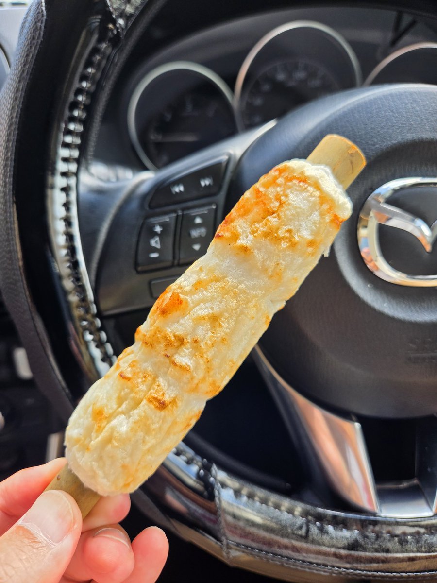 tks_ymgc's tweet photo. 奥野蒲鉾店の天ぷらたち💡
焼きたてちくわうめぇ～🤤 https://t.co/BbtsovoHpy