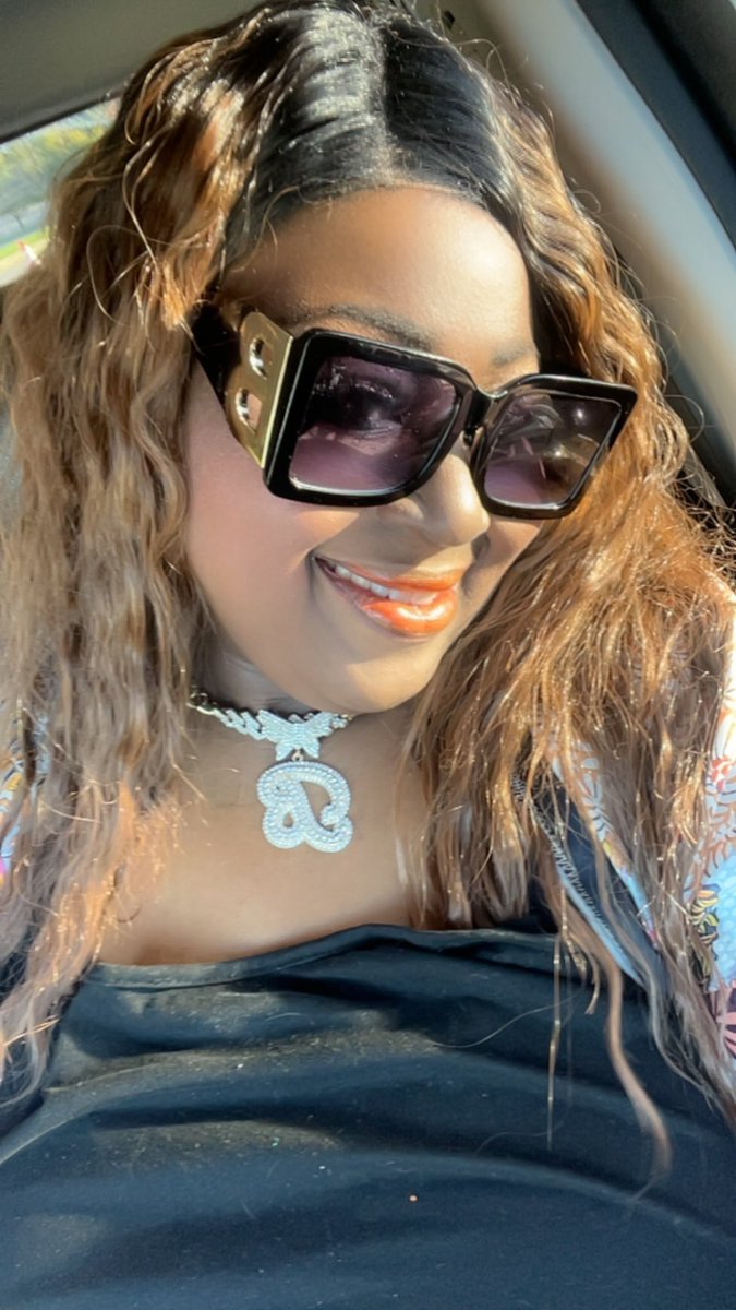 Queenladyk09's tweet photo. 10/9/26 Picture of Me in Black and Gold Flow 🖤💛 https://t.co/7hZgAhaEUl