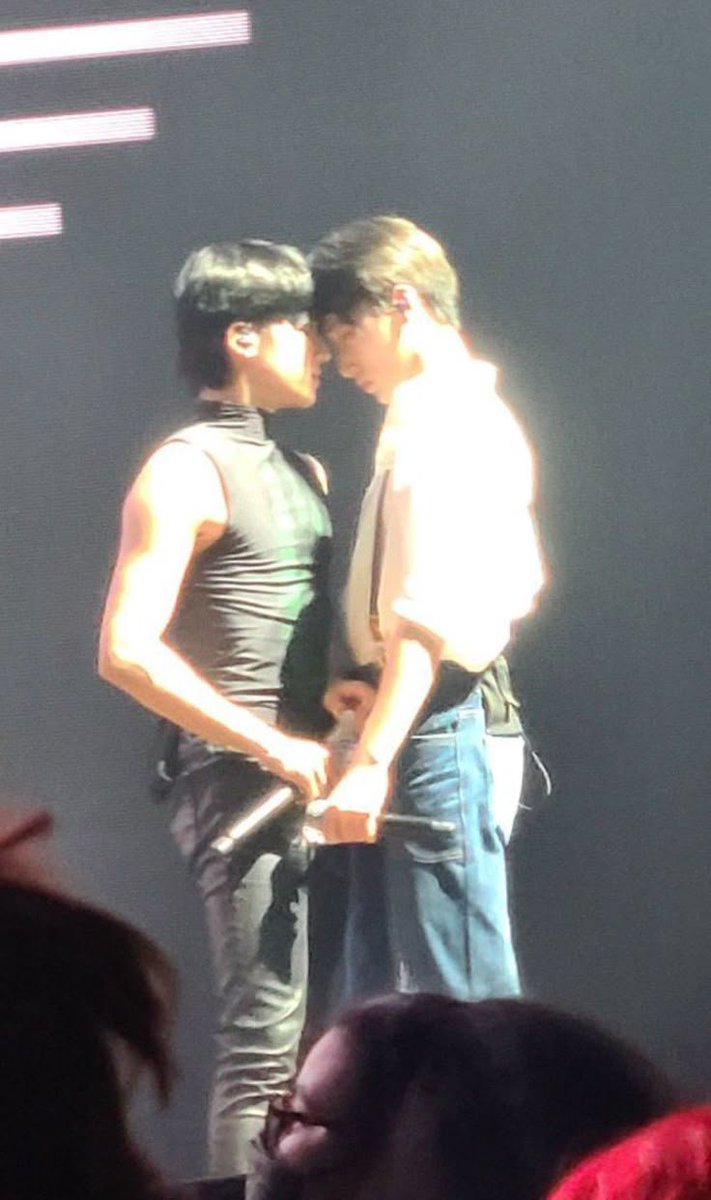 FixOn_vampire's tweet photo. Can we talk about them THAT day,,, sn was so freaking whipped that day, literally can't get his hands off of him😮‍💨 https://t.co/i2XJoHoXNp