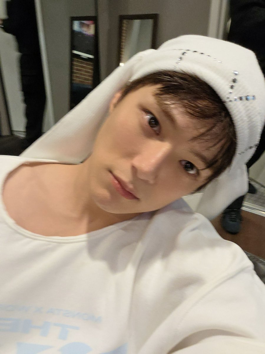 MONSTAXBASE's tweet photo. Minhyuk on Bubble #민혁 #MINHYUK https://t.co/RcXoCHjLue