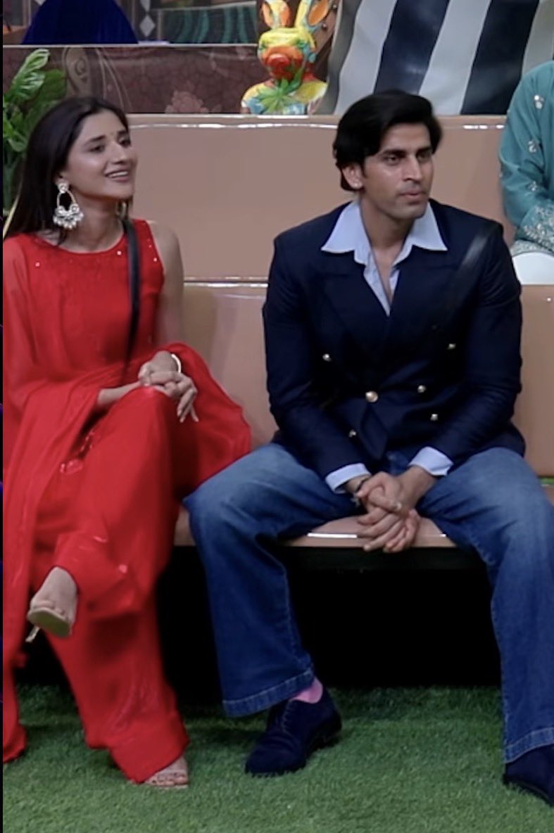 Anaamikamgry's tweet photo. Power duo in the house💙❤️ 

Besties look ravishing on this wkv,these two rock👑🫶🏻 

#BiggBoss20 #BB20 #KanikaMann #Gullu #KushalTanwar https://t.co/L2vXipQ47Y
