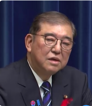 uchisaiwaichoTK's tweet photo. 石破茂元首相が１年前の今日発表した「戦後80年所感」を読み返した。国の針路を誤った歴史を繰り返さないよう「歴史に学ぶ姿勢」を説き、「過去を直視する勇気と誠実さ、他者の主張にも謙虚に耳を傾ける寛容さを持った本来のリベラリズム、健全で強靭な民主主義が何よりも大切です」と訴えた。石破政権から高市政権へと時代が変わり、日本が今、何よりも大切なものを失っていることを思い知る