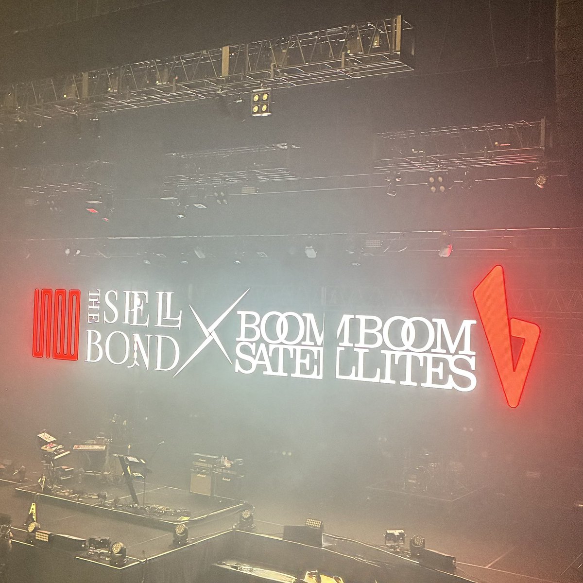 akiko247's tweet photo. 昨日は有明SGCホールで川島さんの10周忌ライブ。
10年前に聞いたLAY YOUR HANDS ON MEは、ステージに川島さんはいなくて、別れの歌に感じたけど、昨日は希望の歌だった。小林さんBBSを繋いでくれてありがとう。中野さんこれからもBBSでスペルバでかっこいい音を鳴らし続けてください！ https://t.co/PlJTGXPQHM