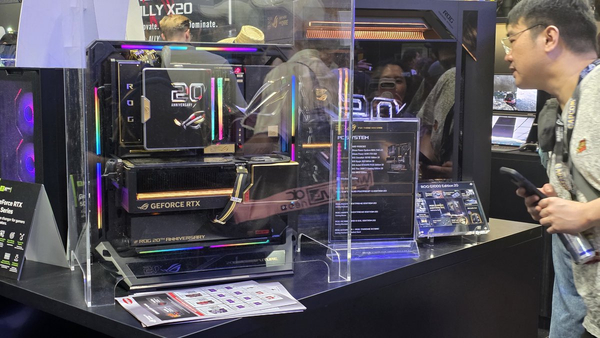 HMRoyalKiwi's tweet photo. #ROG20TH https://t.co/Mi5lsjHgNe