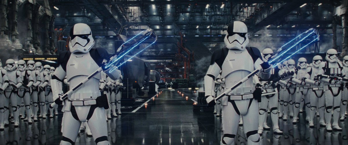 SWshotbyshot's tweet photo. Star Wars: The Last Jedi - shot 2046 https://t.co/2XzxHBcCxO
