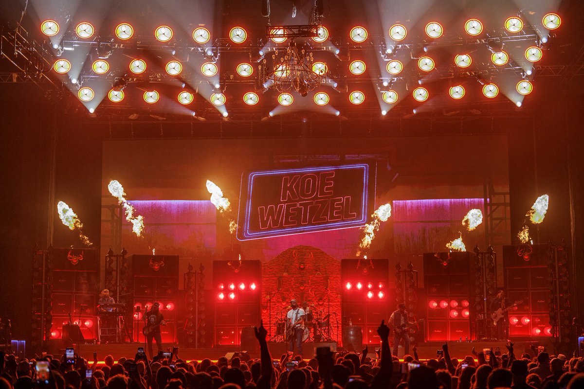 FishersEventCtr's tweet photo. @KoeWetzel brought the heat, and Fishers brought the noise. Y’all blew the roof off FEC tonight. 🔥🤘 

📸 Tony Vasquez https://t.co/6GGduPO7QE