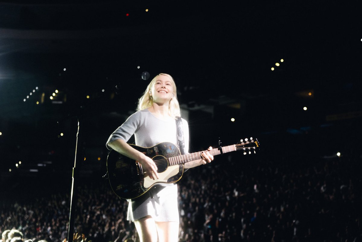 sourcebridgers's tweet photo. 🚨PHOEBE BRIDGERS PERFORMED  DEMI MOORE AS THE SURPRISE SONG FOR THE LOST TOUR CHARLOTTE https://t.co/zZyDtl9uwf