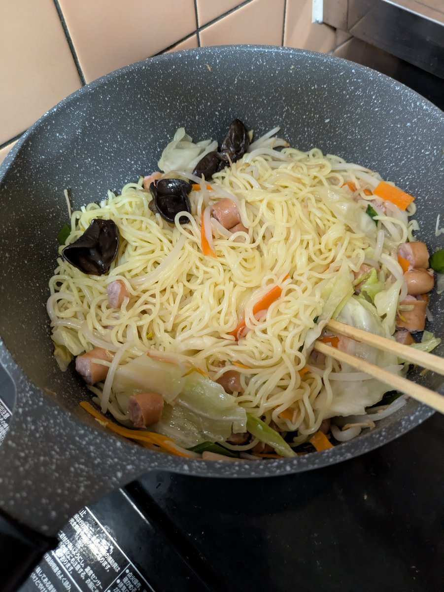 Mr4maspector_S's tweet photo. 朝食べてないし二玉くらい行けるやろwで麺投入したら想定超えてきた https://t.co/GaMjERj1VU