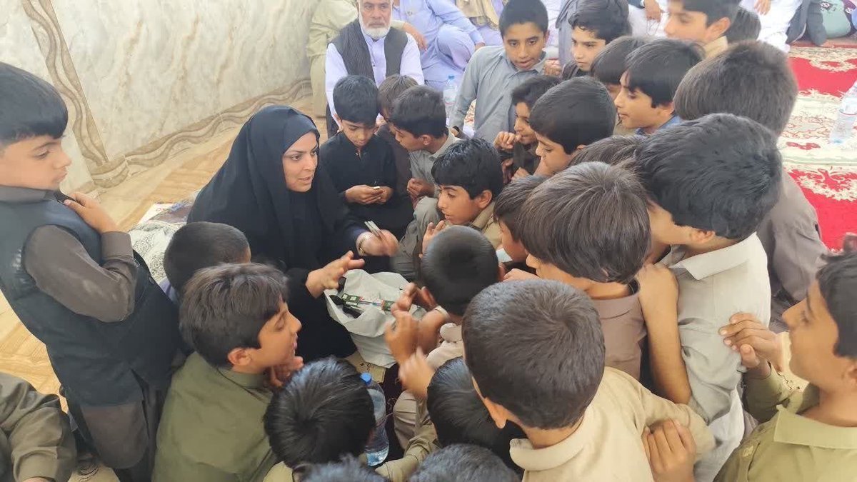 Baloch_Brosli's tweet photo. نصرت افتخاری عاشق کودکان بلوچ بود که دیروز در چشمه زیارت زاهدان ترورش کردن😢 https://t.co/mVDJaMW3fK