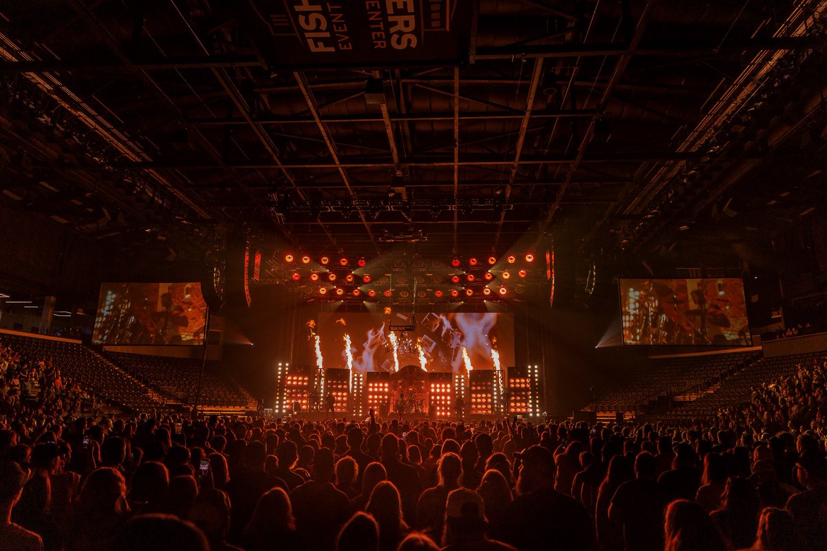 FishersEventCtr's tweet photo. @KoeWetzel brought the heat, and Fishers brought the noise. Y’all blew the roof off FEC tonight. 🔥🤘 

📸 Tony Vasquez https://t.co/6GGduPO7QE