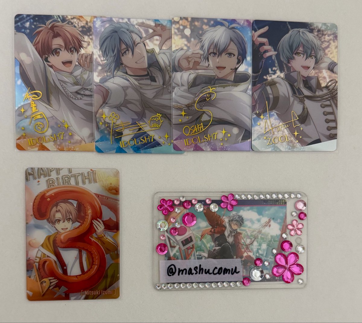 mashucomu's tweet photo. 【交換】アイナナ　メタカ　27 ムビナナ　ラビミニ　メタルカード　

譲：三月、環、壮五、楽、悠

求：百

✴︎郵送交換希望
✴︎ビヨピリ↔︎ラビミニでも検討します

検索からもお気軽にお問い合わせください！ https://t.co/sXlygG1qx3