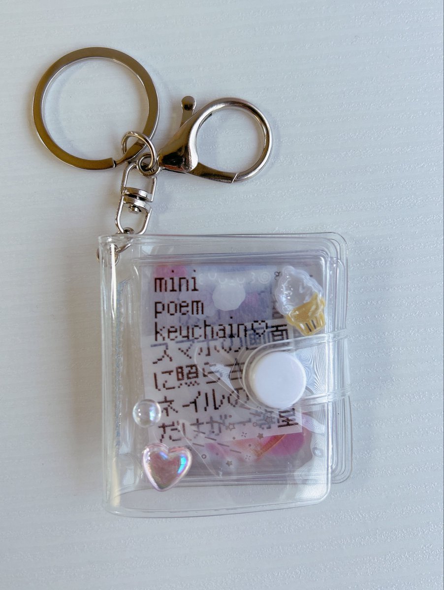 rrrnopppp's tweet photo. 10/12（月・祝）のZINEフェス文芸・大阪編mini poem keychain持っていきます🍀🫧
透明シールのミニアルバムです。シールデコと詩を組み合わせたくて作ってみました🩵🪽
#zineフェス文芸
#zineフェス大阪 https://t.co/dk6FeTGIps