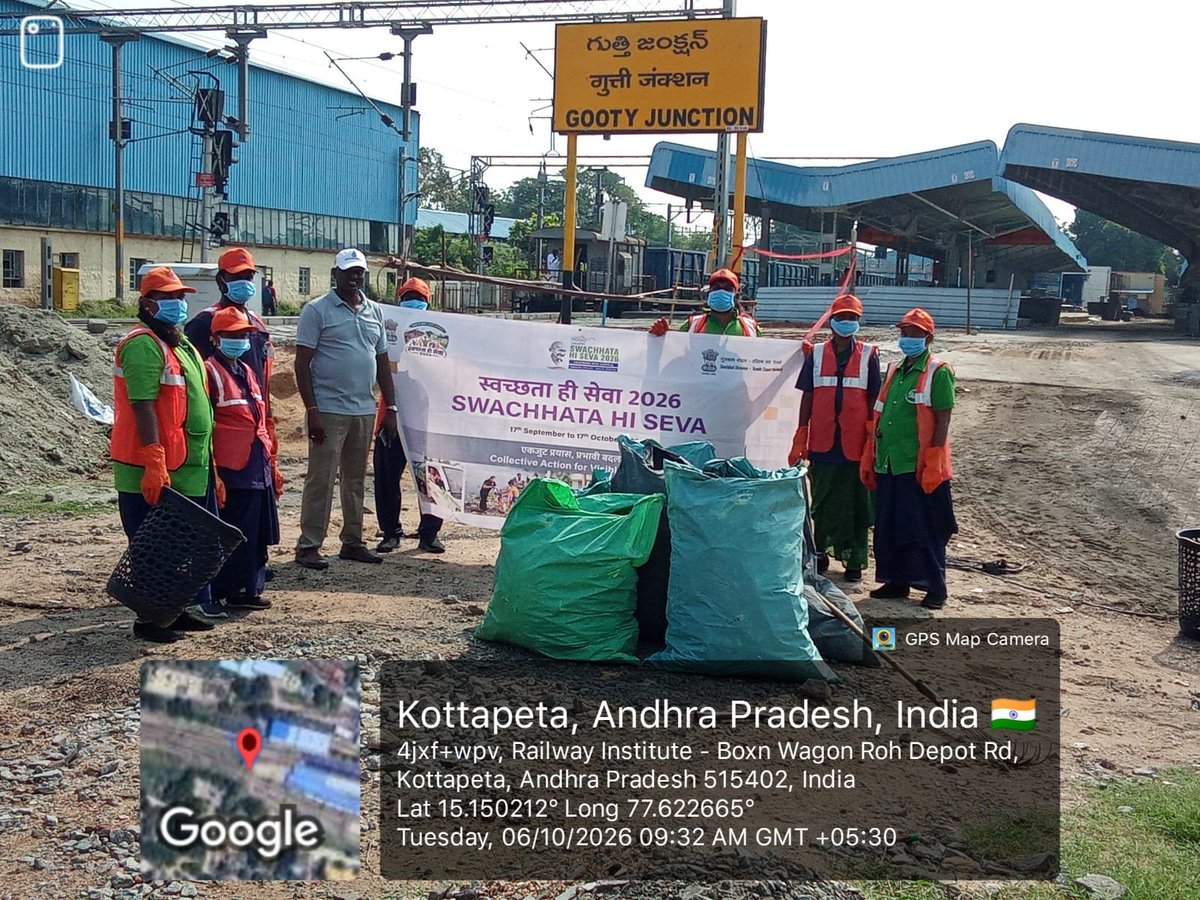 drmgtl's tweet photo. 🧹 As part of #SwachhataPakhwada2026, Guntakal Division undertook trackside cleanliness drives at Guntakal & Gooty Railway Stations, removing wild bushes, garbage, plastic waste and scrap along running lines and Level Crossings. A cleaner railway environment for all! 🌿🚆
@RailMinIndia
@SCoRAILWAYVSKP #SwachhBharat