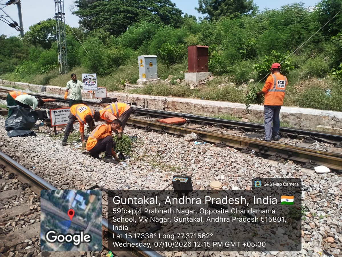 drmgtl's tweet photo. 🧹 As part of #SwachhataPakhwada2026, Guntakal Division undertook trackside cleanliness drives at Guntakal & Gooty Railway Stations, removing wild bushes, garbage, plastic waste and scrap along running lines and Level Crossings. A cleaner railway environment for all! 🌿🚆
@RailMinIndia
@SCoRAILWAYVSKP #SwachhBharat