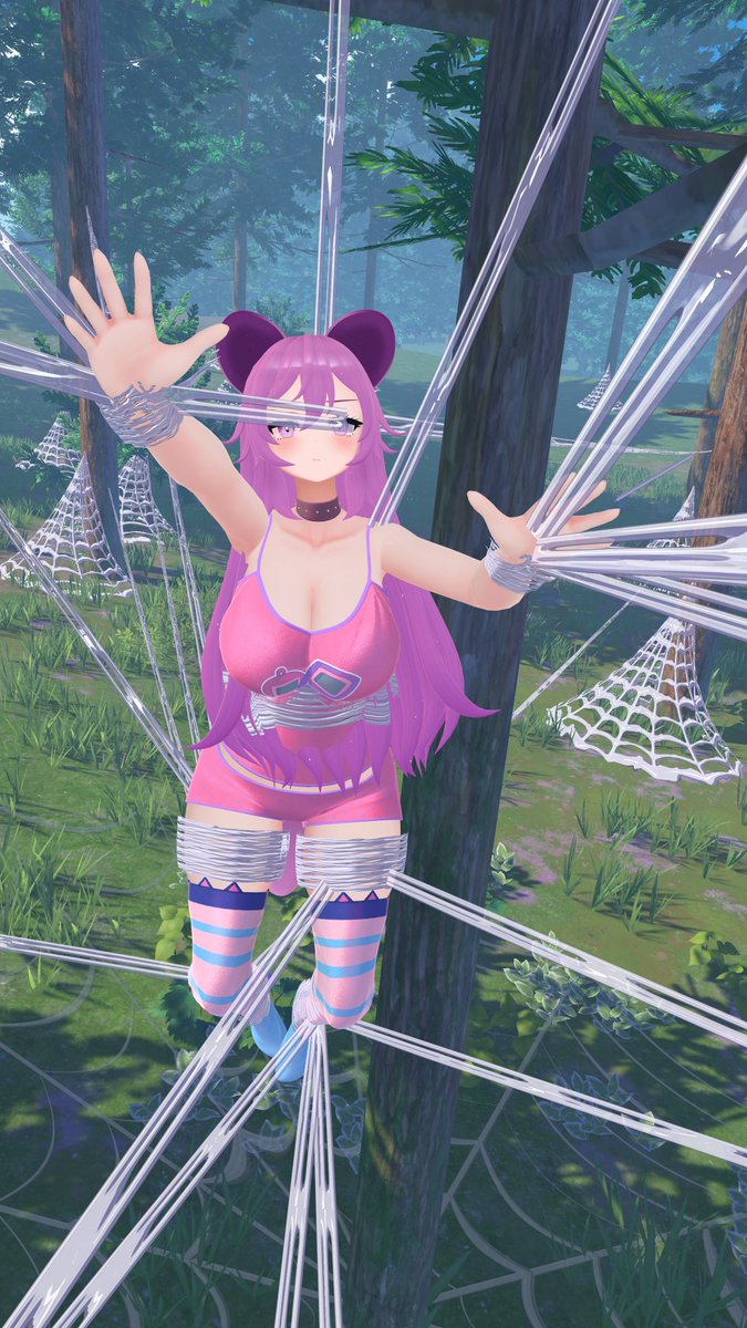 PreciousPikaAlt's tweet photo. クモの巣はネズミを捕まえるのにとても効果的だ……。もがけばもがくほど、ますます絡まってしまう……。粘着性のあるものは非常に効果的だ。特に、何も見ずにうっかりそれに突っ込んでしまったときは……。 https://t.co/wdi6lWu5CM