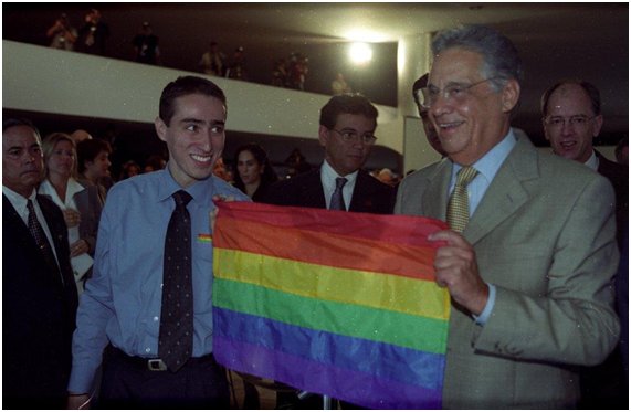 red_likewine's tweet photo. FHC em 2002

Saudades de quando a direita brasileira se preocupava só em privatizar até a minha avó, e não em ofender minorias https://t.co/4VNJ1ErL7Z