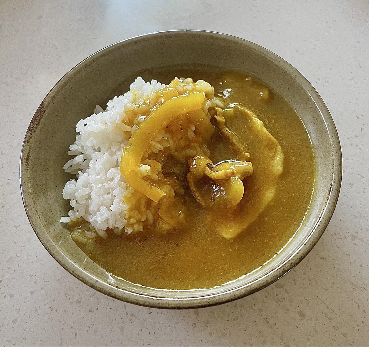 Babmapombbi's tweet photo. 따끈따끈 카레 먹어요🍛 https://t.co/vDTfucwuFE
