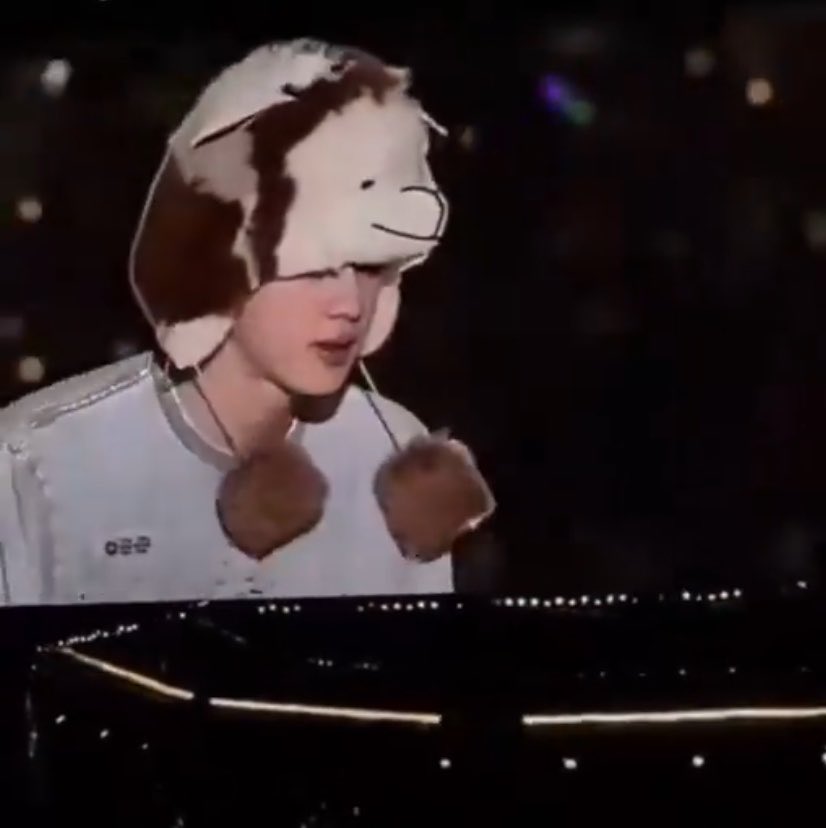 vminiecats's tweet photo. JIMIN, NAMJOON Y SEOKJIN USANDO GORRITOS REPRESENTATIVOS DE PERÚ 🥺 esos pequeños detalles son los que hacen que uno lo ame más https://t.co/Jc76jaqYZw