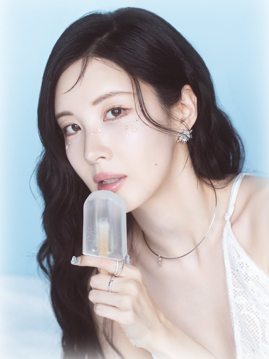 GirlsGeneration's tweet photo. 2027 Girls' Generation SEASON’S GREETINGS 

COMING SOON

#2027SEASONSGREETINGS #GirlsGeneration https://t.co/ziQdVg6zzG