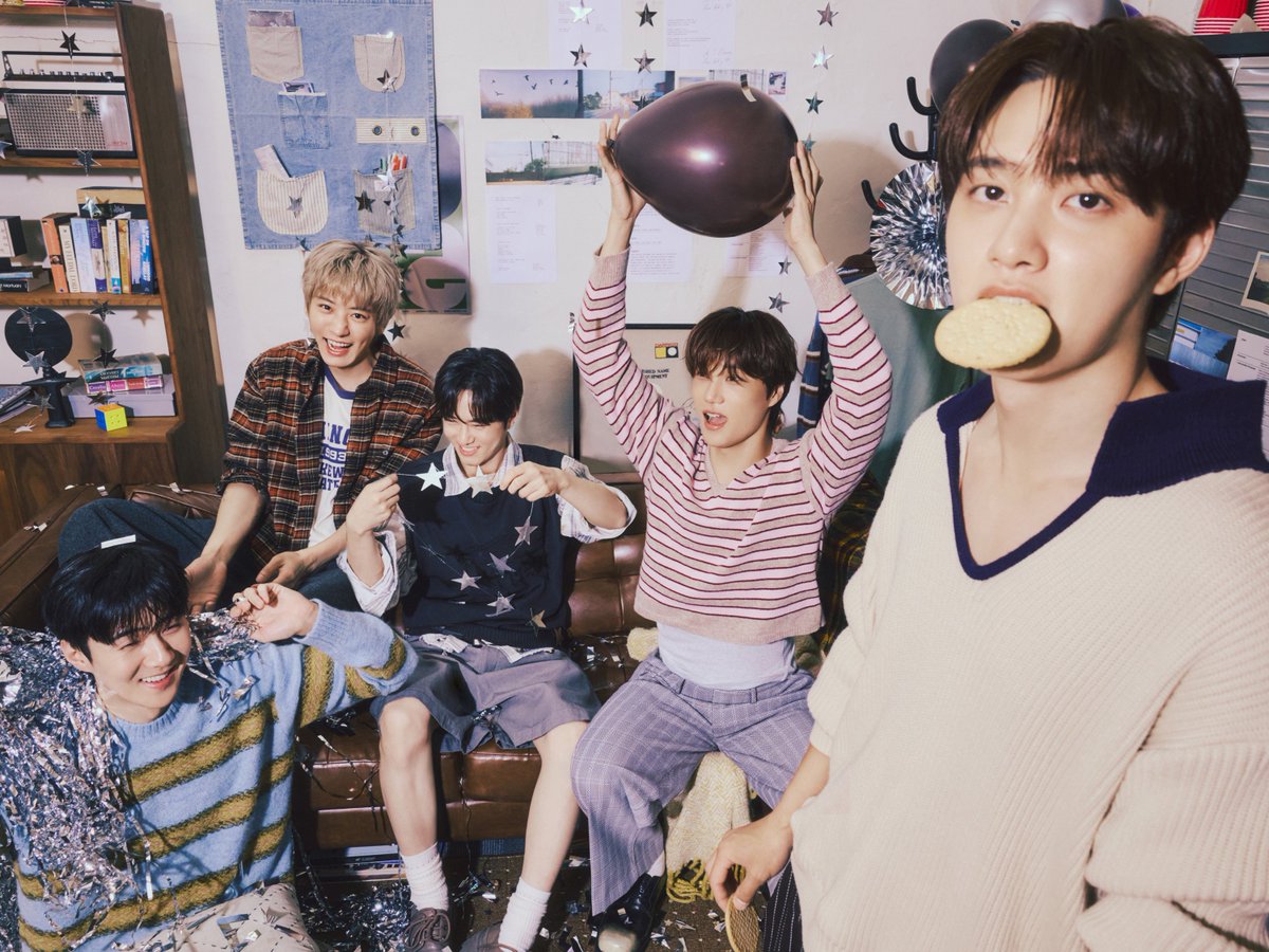 weareoneEXO's tweet photo. 2027 EXO SEASON’S GREETINGS 

COMING SOON

#2027SEASONSGREETINGS #EXO https://t.co/8j67064AqL