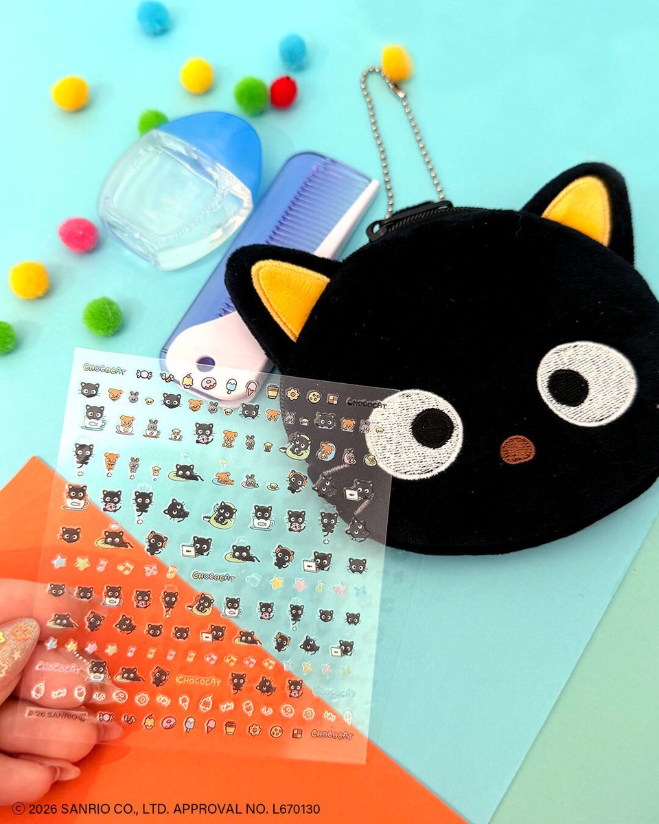 thankyoumart's tweet photo. 『サンリオキャラクターズ』より、
「#チョコキャット」のアイテムが登場🎶🐾

のんびりゆる���と過ごす
「チョコキャット」に癒されちゃう🪴📕

もちろん全部390円(税込429円)🏷️

10月16日(金)より全国のサンキューマート店舗と
公式オンラインショップにて入荷順次販売🛒 https://t.co/pufyaByZMt