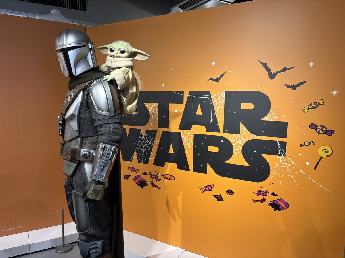 StarWarsKT08's tweet photo. 渋谷のスターウォーズポップアップストアへ！！
みたことない新しいハロウィン仕様のグッズなども展開されてました🎃
常設展よりはマンダロリアングローグー中心のグッズ展開です✨🥳
#スターウォーズストア
#マンダロリアンアンドグローグー https://t.co/Kj5JlPEJaE
