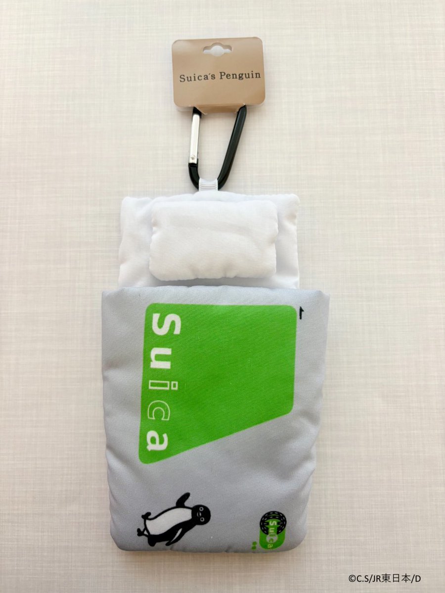 Pensta_JRCross's tweet photo. \ Pensta10月10日新商品のお知らせ /
大人気の「キャリー用ぬいぐるみ」が再入荷しました！！！
さらに、キャリーぬいぐるみが着せ替えできる可愛い関連アイテムも仲間入りしました！
ぜひお気に入りの組み合わせで一緒におでかけを楽しんでくださいね♪

🌟 新商品＆再販アイテム
1️⃣ キャリー用ぬいぐるみ（再入荷）1,650円
2️⃣ ぬいぐるみ用ミニポシェット 第2弾  990円
3️⃣Tシャツチャーム990円
4️⃣ キャリーお布団グリーン（再入荷）1,496円
5️⃣Suicaのペンギンお布団ポーチ　2,750円

※ミニポシェット第2弾は全6種のランダムアイテム
※Tシャツチャームは全5種のランダムアイテム
※価格は全て税込です