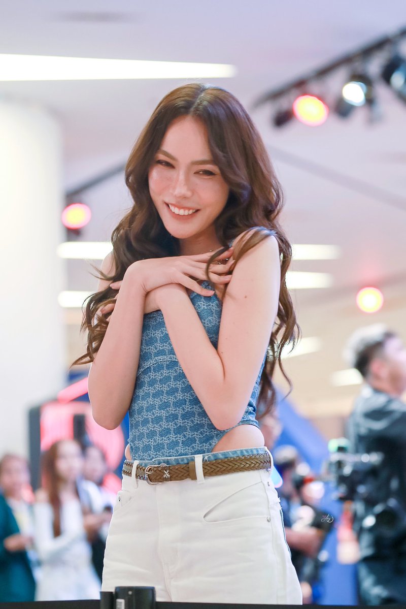 ooo_aeyyy's tweet photo. พลังบวกของวันนี้ ☆ 🐰 🌸  ◡̈  🪧˚ ༘ 

CL AT SIAM PARAGON BIFW26
#BIFW2026MergeXCharlotte
#ชาล็อตออสติน #CharlotteAustin https://t.co/PdzLHs0Acc