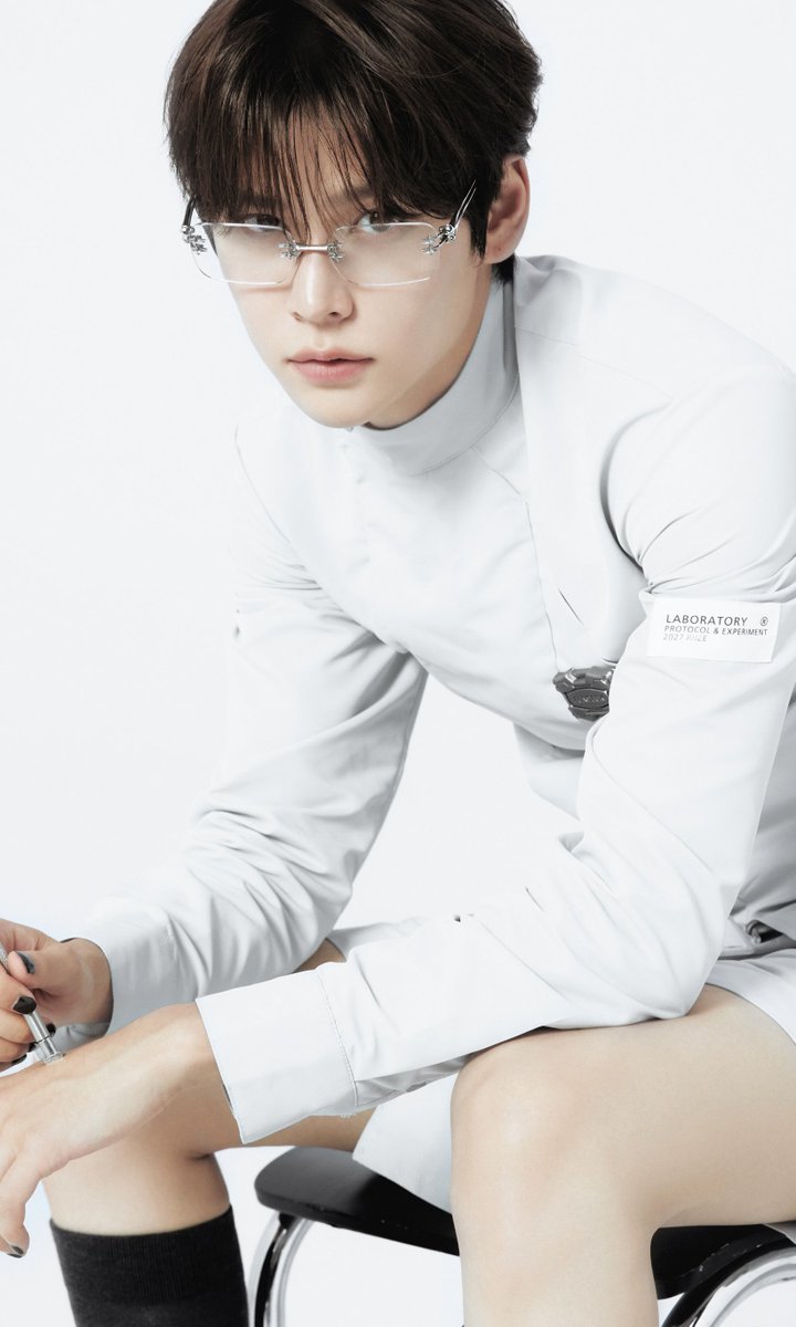 myloveallyours's tweet photo. 무테안경에 반바지 실환가 https://t.co/9gIJ4H7STt