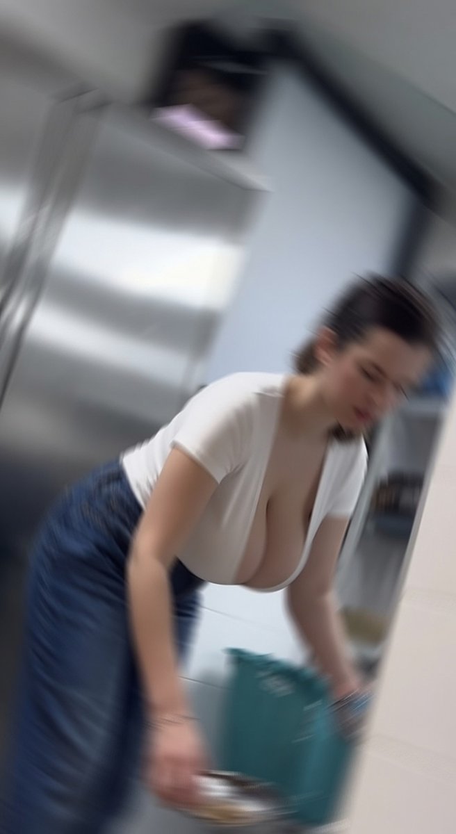 Johnsqvcp's tweet photo. Loser cuck is being disobedient so his sister Lisa is getting posted and turned into a web slut. Save and share her. 15 likes and I’ll post her ig

DMs open to submissions https://t.co/b68Tmyb3fs