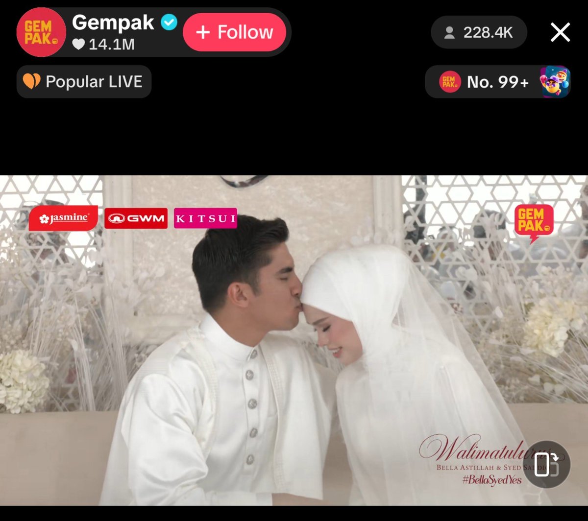 JieIsSmiling's tweet photo. Cheated on by her husband 11 times, held back from continue her studies by him, raising her two children alone, hated by her own in-laws. But Allah had better plans for her and replaced with someone far better 💕 A strong woman indeed deserve a great man 🫶🏼

#BASS #BellaSyedYes https://t.co/hBklh5Sozy