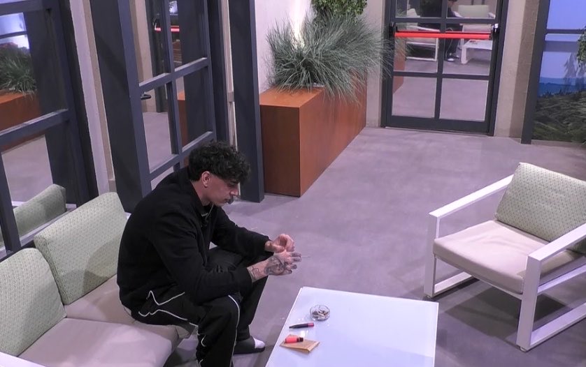 wejdde's tweet photo. comunque mi emoziona tantissimo vedere questo ragazzo che ha smosso tutto e tutti per entrare dentro la casa e avere addirittura più tempo per lei nonostante tutto.. stima immensa per Gianmarco.. ❤️ #gfvip https://t.co/EbAwIHUDu5