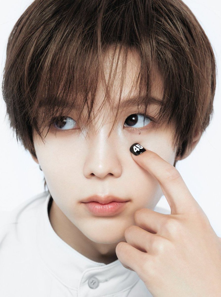 syoluckhee's tweet photo. their opposite eye moles and their opposite hair colors and https://t.co/ky50FIzgxD