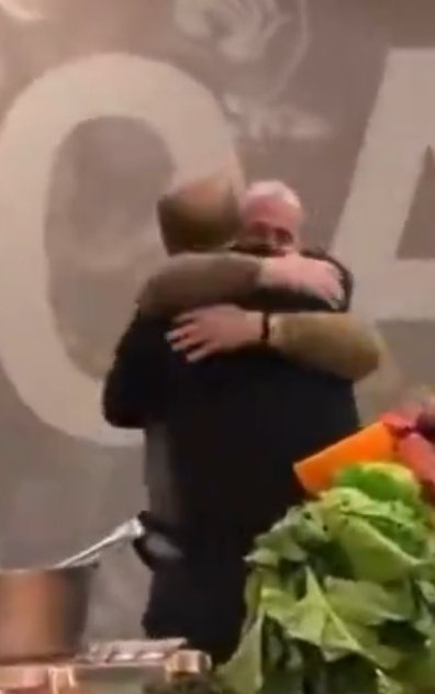 Julie_In_The_OC's tweet photo. What a difference between a PR-trained gesture &amp; a hug of genuine warmth. While some public figures always look like they’re executing a performative ritual, Harry’s spontaneous hug  reminds us what real human connection looks like. Authenticity speaks louder than protocol. https://t.co/6v89aeanQw
