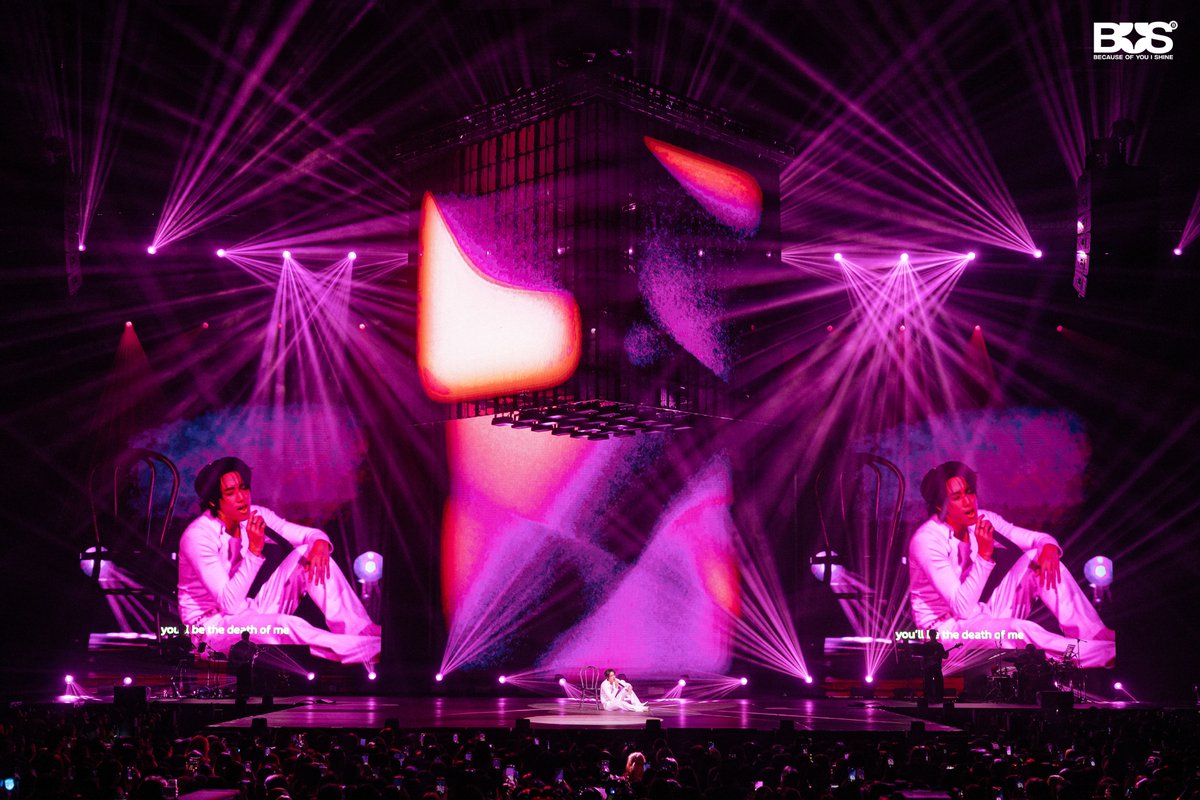 BUS_SONRAY's tweet photo. #ALANpasawee STAGE at SONRAY SHOWCASE 2026 
— Euphoria 💫

เป็นเพลงที่ชอบมาก ๆ เพลงหนึ่ง ชอบความที่ฟังผ่าน ๆ แล้วอาจจะดูเป็นเพลงที่ดูเข้าใจง่าย แต่สามารถตีความลงไปลึกมาก ๆ ได้ด้วย แล้วก็ได้ใช้ทุกช่องเสียงของตัวเองด้วย

เพลงนี้สะท้อนนิสัยของผมได้ดี เพราะเวลาที่ชอบอะไร หรืออินอะไรแล้วจะเต็มที่ และจะทุ่มสุดตัว ตัวเพลง Original เล่าถึงการเสพติดคน ๆ นึงมาก ๆ ถึงแม้ว่ามันจะ Toxic ก็ตาม ท่อน Verse 2 ที่แต่งมาเพิ่มเพราะอยากเล่าเรื่องนี้ในมุมของตัวเอง และอยากแต่งแรปที่ Melodic มากขึ้น ที่สามารถผสมกับ Vocal rift ต่าง ๆ ได้ครับ

#SONRAYSHOWCASE2026
#BUSbecauseofyouishine
#SONRAYMUSIC