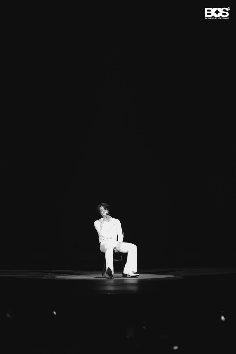 BUS_SONRAY's tweet photo. #ALANpasawee STAGE at SONRAY SHOWCASE 2026 
— Euphoria 💫

เป็นเพลงที่ชอบมาก ๆ เพลงหนึ่ง ชอบความที่ฟังผ่าน ๆ แล้วอาจจะดูเป็นเพลงที่ดูเข้าใจง่าย แต่สามารถตีความลงไปลึกมาก ๆ ได้ด้วย แล้วก็ได้ใช้ทุกช่องเสียงของตัวเองด้วย

เพลงนี้สะท้อนนิสัยของผมได้ดี เพราะเวลาที่ชอบอะไร หรืออินอะไรแล้วจะเต็มที่ และจะทุ่มสุดตัว ตัวเพลง Original เล่าถึงการเสพติดคน ๆ นึงมาก ๆ ถึงแม้ว่ามันจะ Toxic ก็ตาม ท่อน Verse 2 ที่แต่งมาเพิ่มเพราะอยากเล่าเรื่องนี้ในมุมของตัวเอง และอยากแต่งแรปที่ Melodic มากขึ้น ที่สามารถผสมกับ Vocal rift ต่าง ๆ ได้ครับ

#SONRAYSHOWCASE2026
#BUSbecauseofyouishine
#SONRAYMUSIC