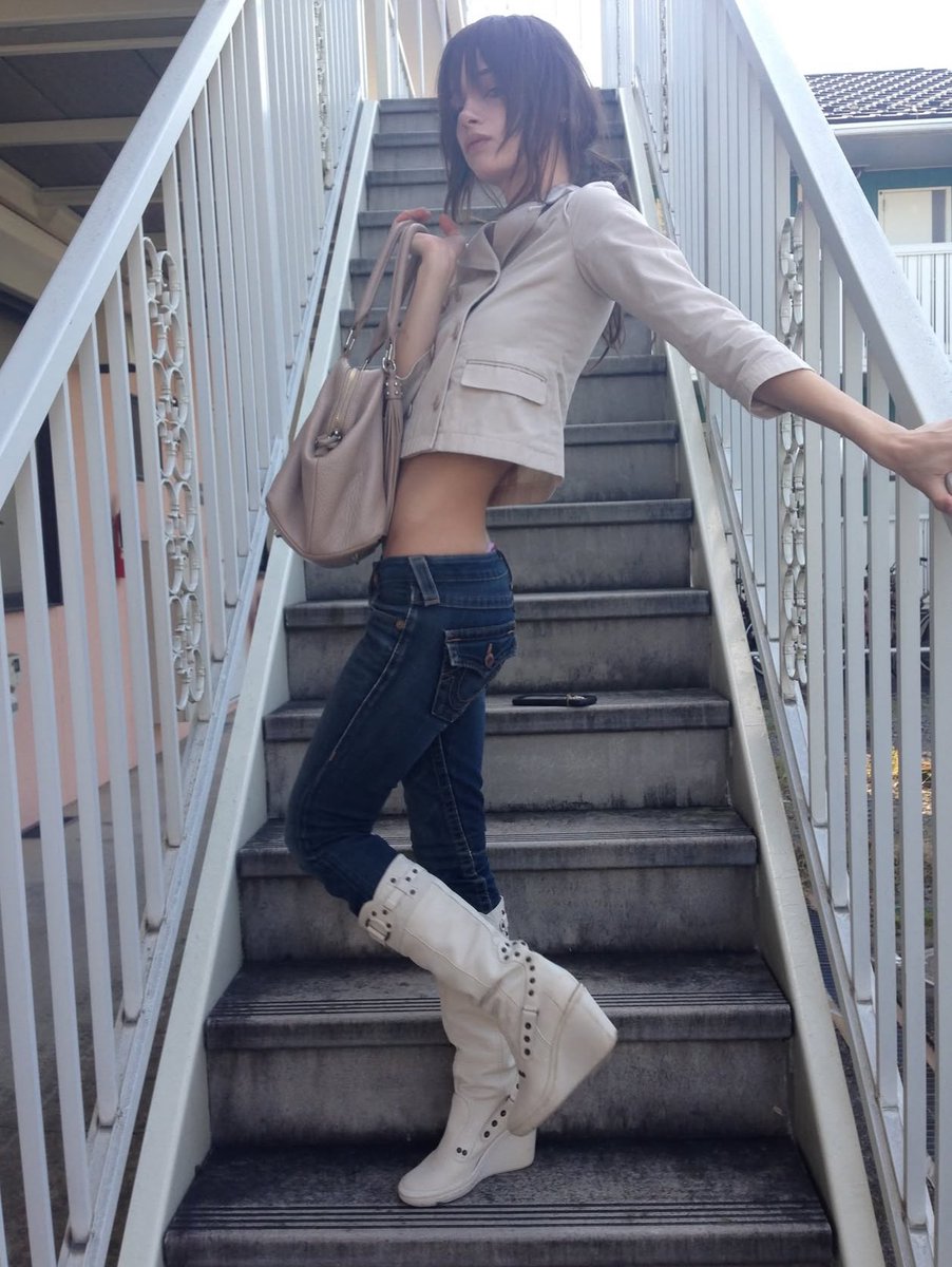 ppkmykzz's tweet photo. God there is this girl on instagram that just makes me want to die, if I looked like this I’m sure my bf would want me 24/7 https://t.co/dnKQKafPf3