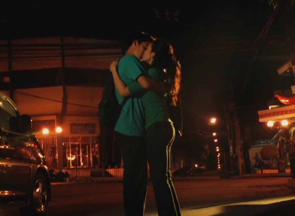 martiniblueue's tweet photo. "ang pangit-pangit ng mundo. pinagtyatiyagaan ko lang. tapos dumating ka. tapos ginising mo 'ko. tapos sinabi mo, ba't ako magtyatiyaga?"

endo (2007) dir. jade castro https://t.co/bzP3vYXtZO