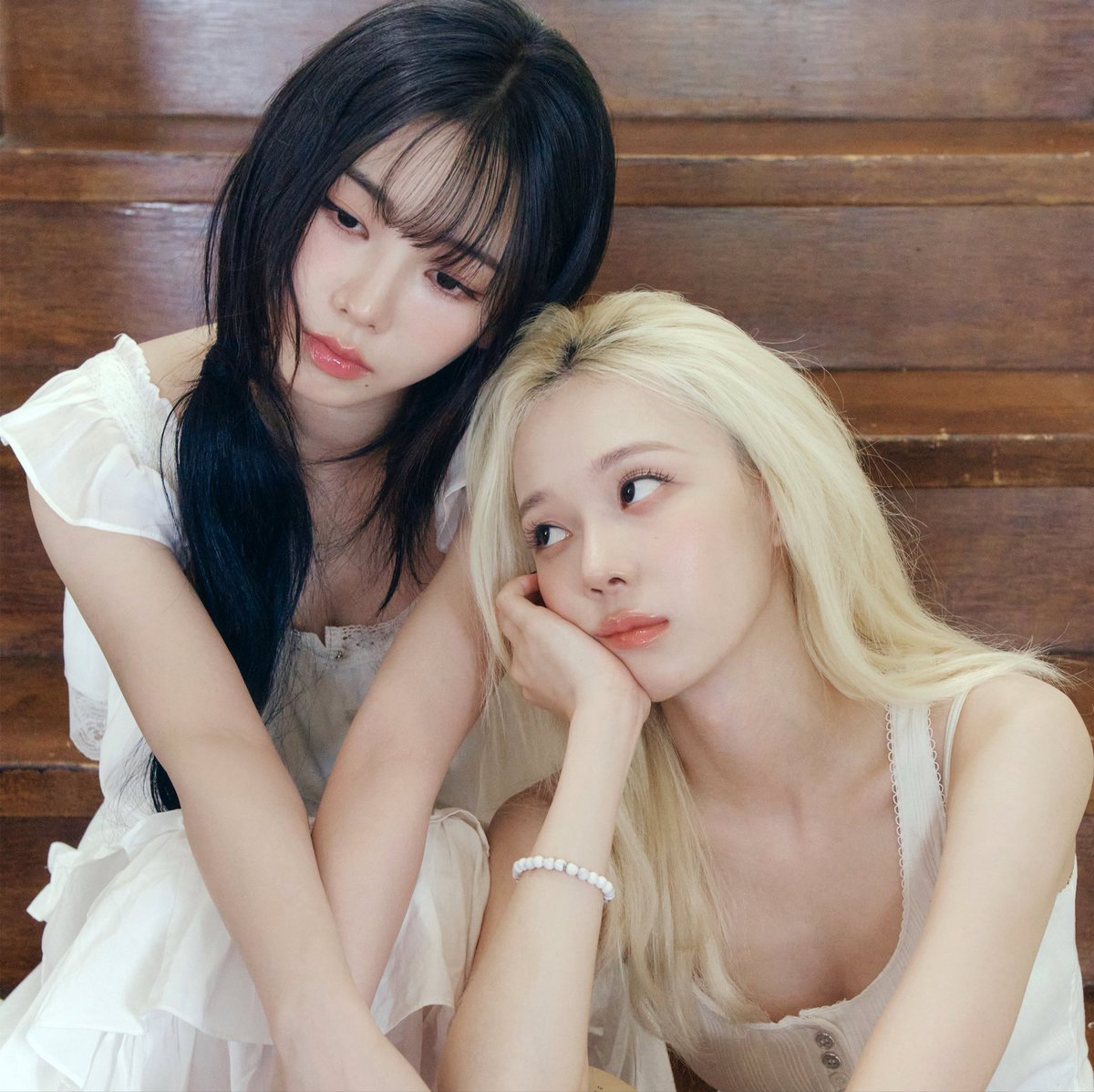 spinomma's tweet photo. 이분 기어이 그때 그 기숙학원에서 도망쳐나오셧고, 만난거구나 ……. 금발의 이 여자를 ………….. https://t.co/2npRvHMzyD