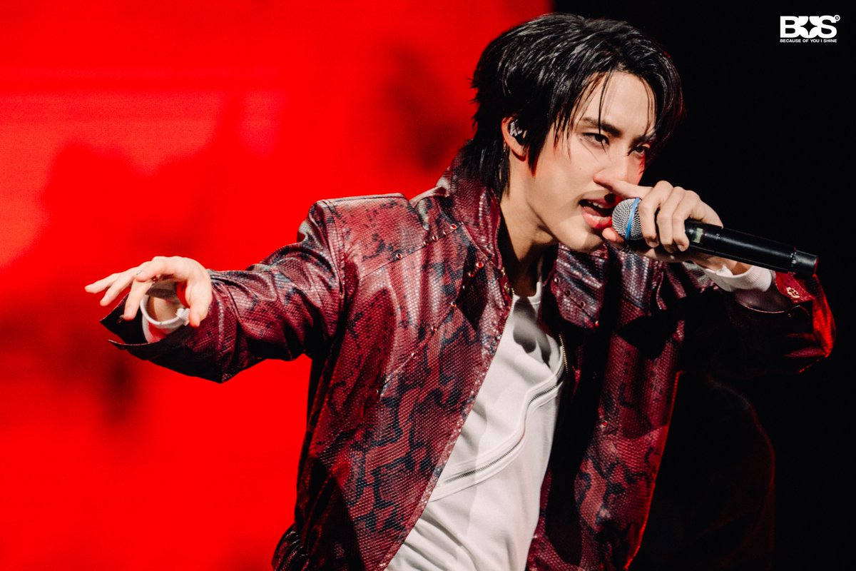 BUS_SONRAY's tweet photo. #ALANpasawee STAGE at SONRAY SHOWCASE 2026 
— BOSS IN THE BUILDING 💪🏻

เป็นเพลงแสดงตัวตนด้านเดือด ๆ หูแตกของผม เพลงนี้เป็นเพลงที่ดึงทุกศักยภาพของผมออกมา ไม่ว่าจะแรป ร้อง หรือเต้น และต้อง Hold ทุก ๆ ท่อนได้ด้วยอินเนอร์ที่ไม่พยายามครับ

#SONRAYSHOWCASE2026
#BUSbecauseofyouishine
#SONRAYMUSIC