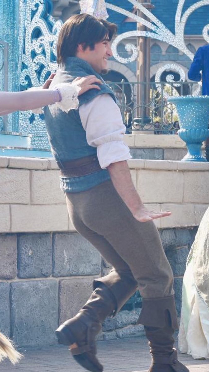 CosplayerGuys's tweet photo. https://t.co/PY049psf0M