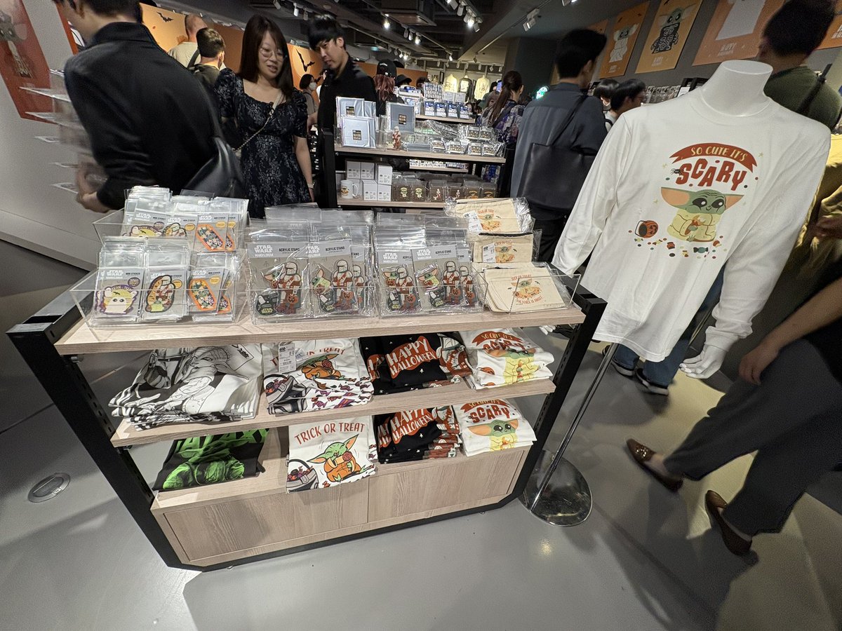 StarWarsKT08's tweet photo. 渋谷のスターウォーズポップアップストアで販売されていたマンドーグローグーのグッズの一部はこちら✨🤗
#スターウォーズストア
#マンダロリアンアンドグローグー 
#マンドーグローグー https://t.co/l9RXXzhKgu