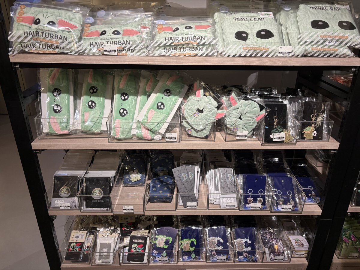 StarWarsKT08's tweet photo. 渋谷のスターウォーズポップアップストアで販売されていたマンドーグローグーのグッズの一部はこちら✨🤗
#スターウォーズストア
#マンダロリアンアンドグローグー 
#マンドーグローグー https://t.co/l9RXXzhKgu