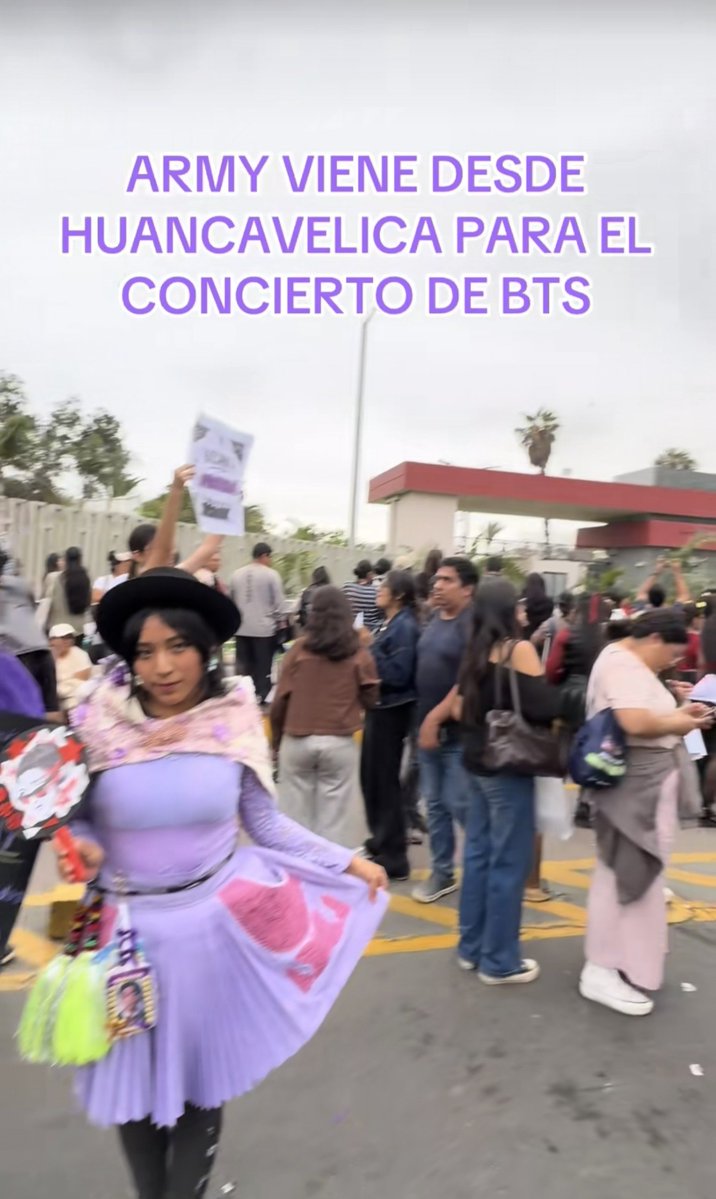 Tubatu_atbh's tweet photo. Al hablar de army Perú deberían hablar también de Analí, quién viajo 8 horas en bus desde su pequeño pueblo hasta lima, sin entrada, con su traje tradicional y el sueño de escuchar a bts fuera del estadio. Hoy, la solidaridad le ha dado una entrada y un army boom... https://t.co/ET8uLuxpau