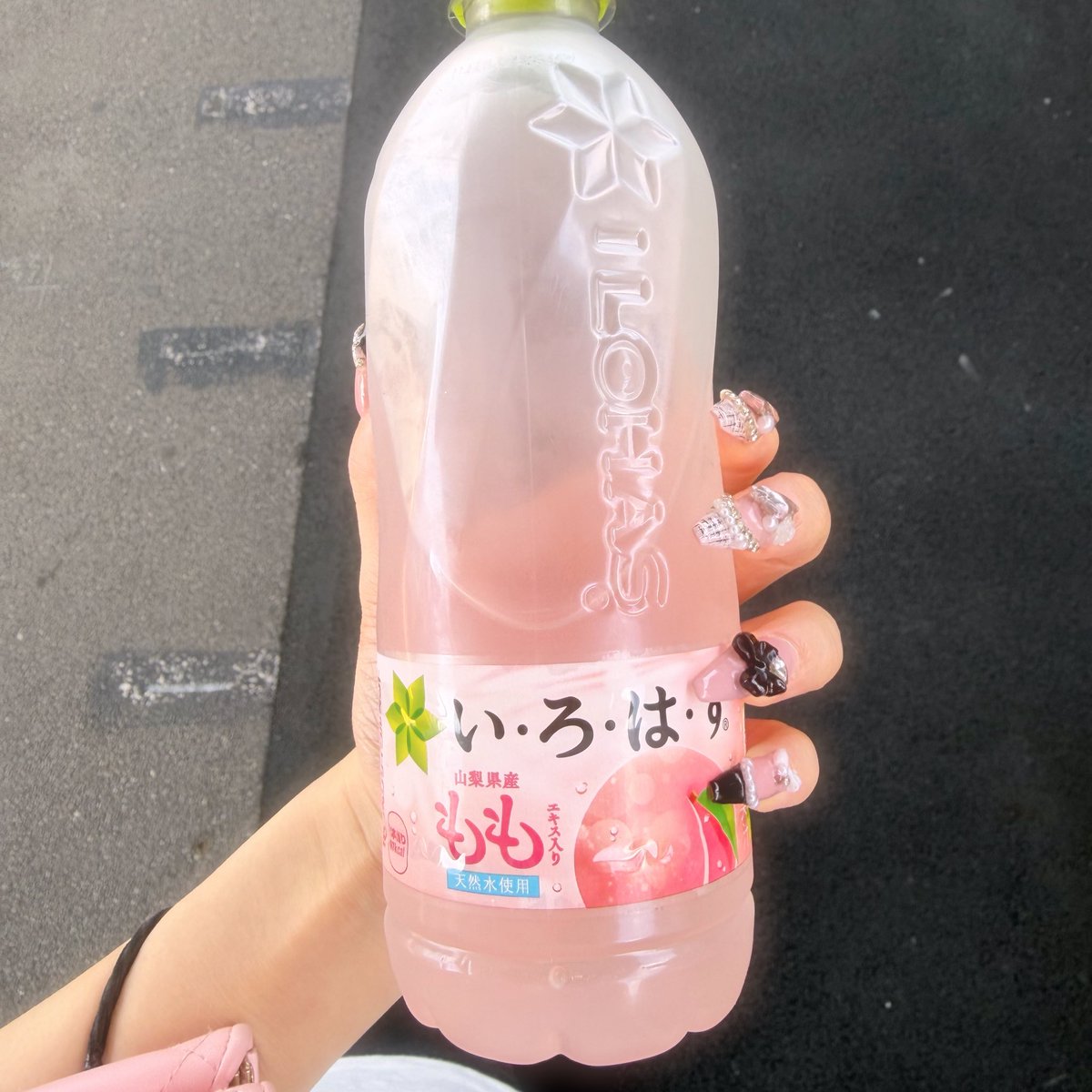 cheche14's tweet photo. いろはすピンクで可愛い
てか、うますぎる https://t.co/WjCz1QERbe