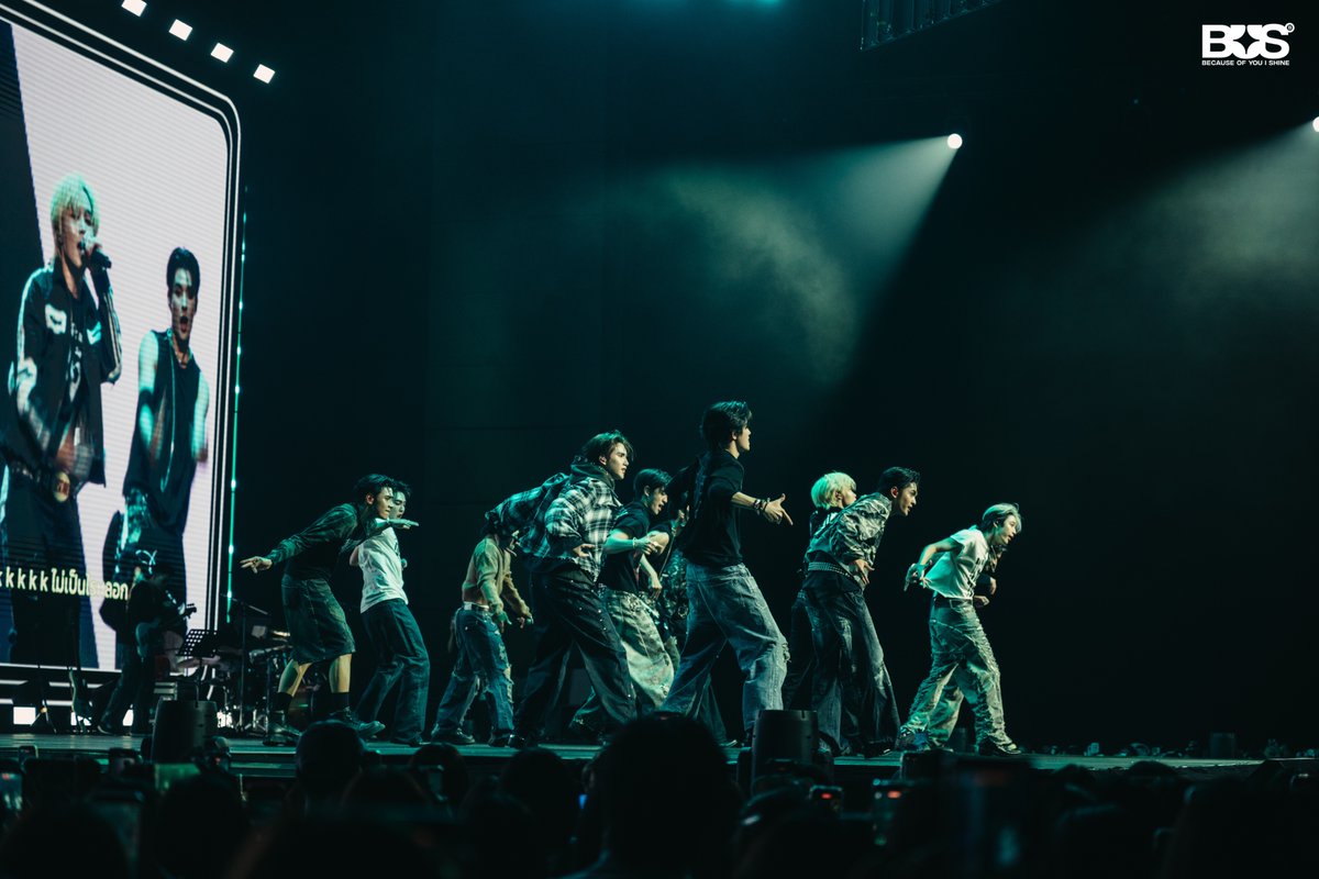 BUS_SONRAY's tweet photo. BUS STAGE at SONRAY SHOWCASE 2026 
— K 👌🏻

First Stage ของเพลง ‘K’ เพลงสุดท้ายที่มาปิดท้ายอัลบั้มที่ 2 HOPEFULLY IT LEADS SOMEWHERE กับเพลงจังหวะสนุก ๆ ฟังง่าย เข้าถึงได้ไม่ยาก แต่แฝงไปด้วยความขี้เล่นของคนที่มั่นใจว่าตัวเองมีดี ถ้าวันนี้ยังไม่เห็นค่า ก็กลับมาคิดดูใหม่วันหน้าได้นะครับ

#SONRAYSHOWCASE2026  
#BUSbecauseofyouishine
#SONRAYMUSIC