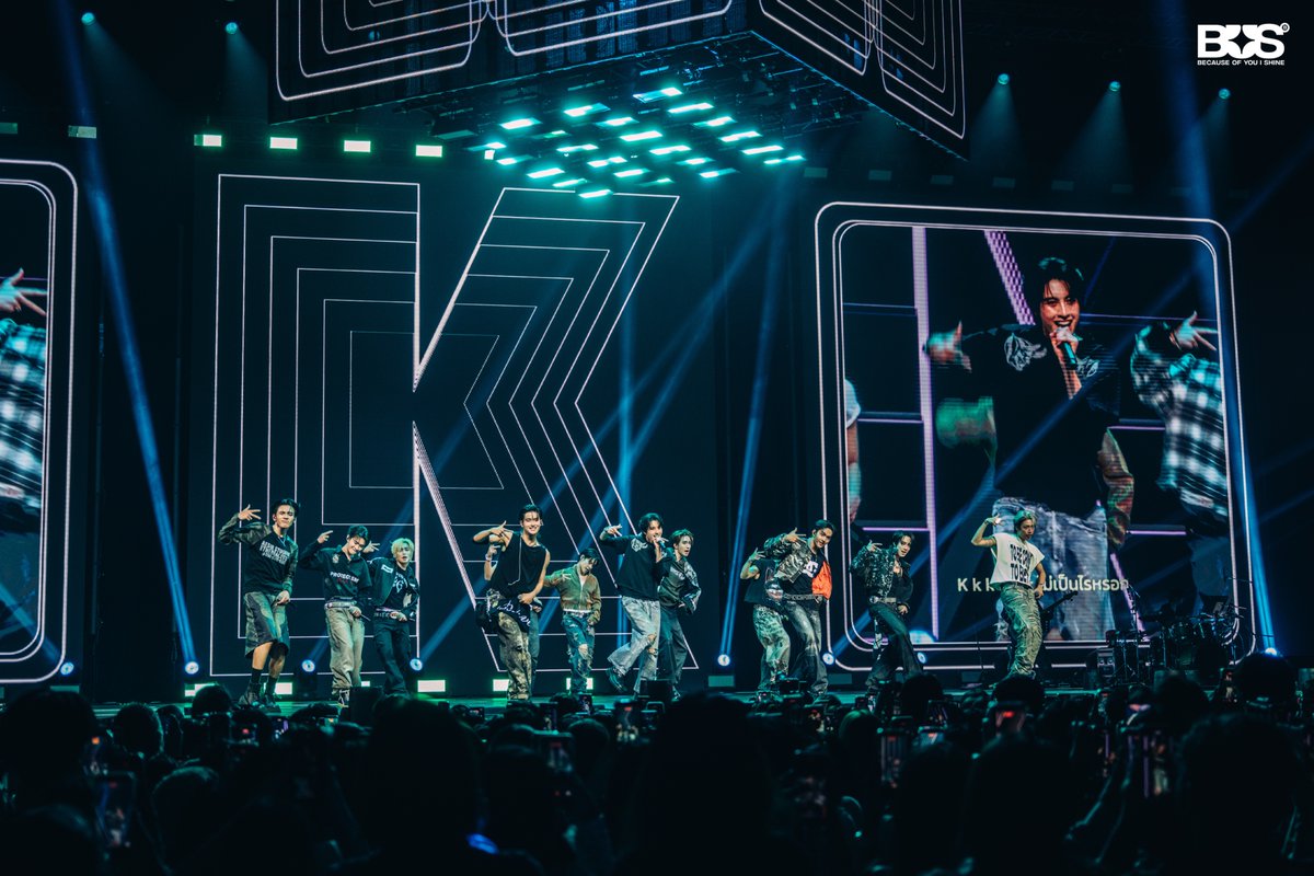 BUS_SONRAY's tweet photo. BUS STAGE at SONRAY SHOWCASE 2026 
— K 👌🏻

First Stage ของเพลง ‘K’ เพลงสุดท้ายที่มาปิดท้ายอัลบั้มที่ 2 HOPEFULLY IT LEADS SOMEWHERE กับเพลงจังหวะสนุก ๆ ฟังง่าย เข้าถึงได้ไม่ยาก แต่แฝงไปด้วยความขี้เล่นของคนที่มั่นใจว่าตัวเองมีดี ถ้าวันนี้ยังไม่เห็นค่า ก็กลับมาคิดดูใหม่วันหน้าได้นะครับ

#SONRAYSHOWCASE2026  
#BUSbecauseofyouishine
#SONRAYMUSIC