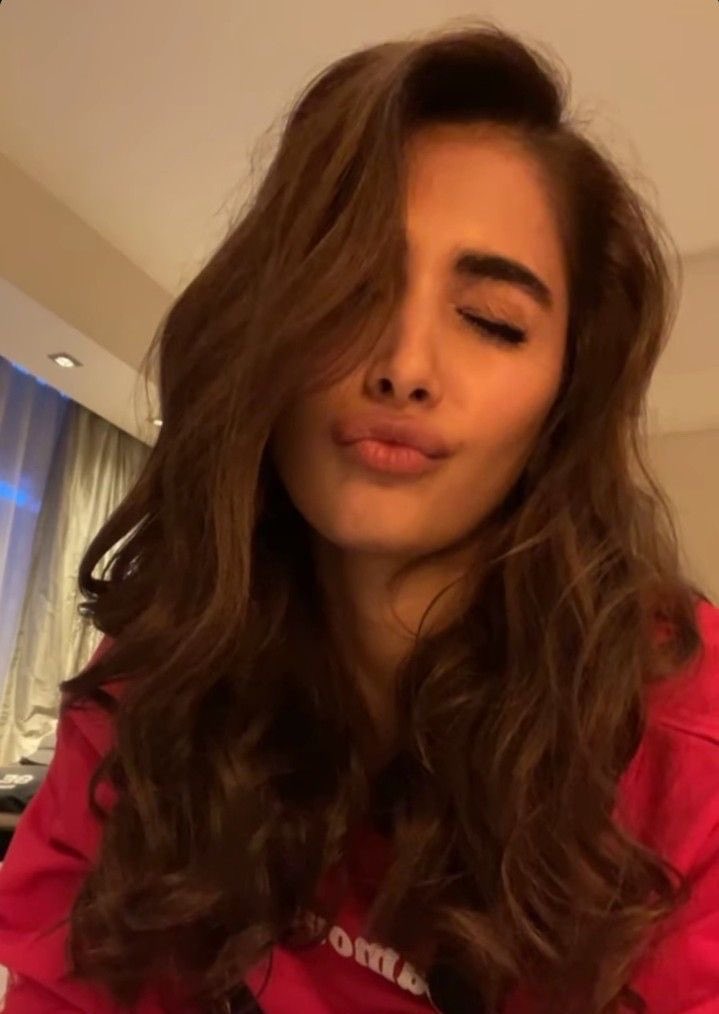 aishuuuh's tweet photo. Happy Weekend Loves ♥️

#PoojaHegde https://t.co/7kPmrBc04f
