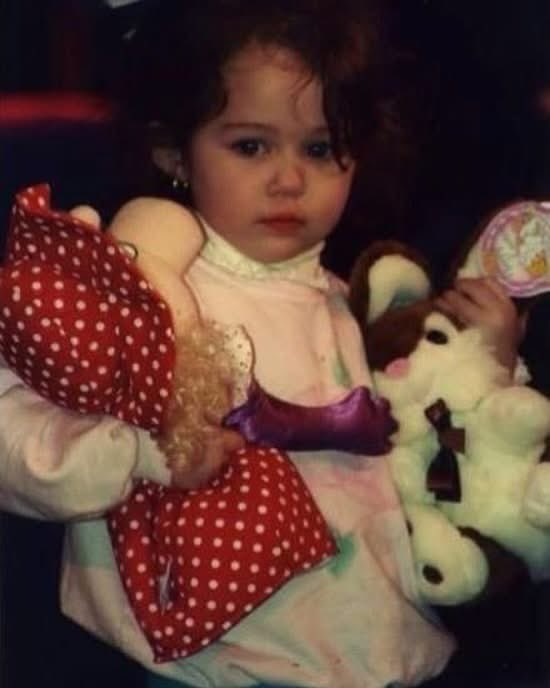 ultimatemiley23's tweet photo. #FBF with the cutest and most adorable baby @miley just absolutely adorable!! 💗💗💗 https://t.co/XtG6XyXtXV